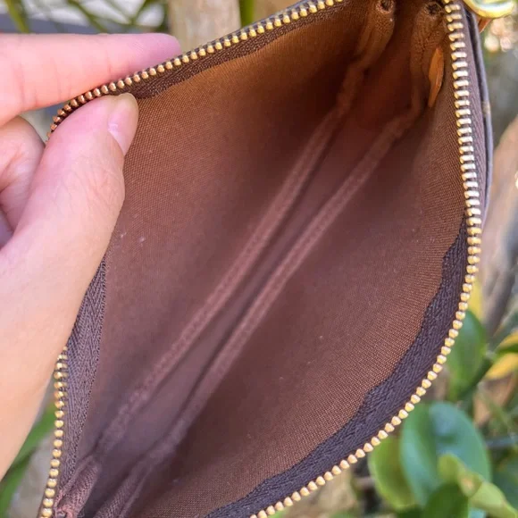 Louis Vuitton Pouch Monogram - Picture 9 of 16